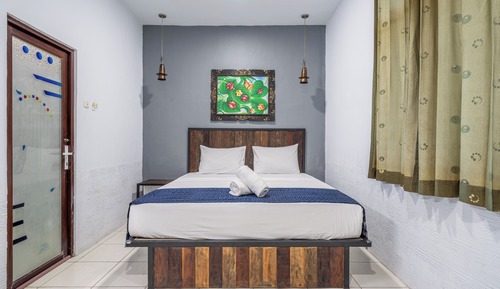 Classic Apartment, Balcony, Garden View