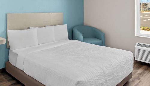Room, 1 Queen Bed, Mobility Accessible, Non Smoking (Efficiency)