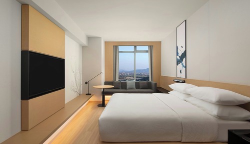 Standard Room, 1 King Bed