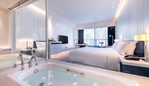 Deluxe Suite, 1 King Bed, Club Lounge Access