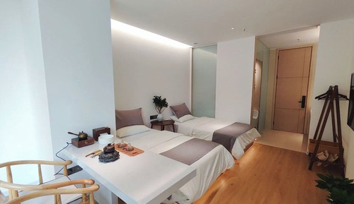 Classic Twin Room, Canal View