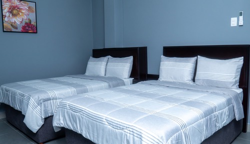 Deluxe Suite, Multiple Beds, Kitchenette, Courtyard View