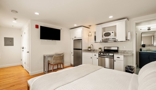 Deluxe Studio Suite