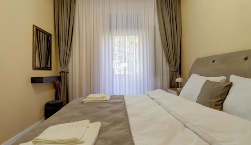Suite, 1 King Bed with Sofa bed, Balcony