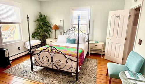 Classic Room, 1 Queen Bed, Partial Ocean View