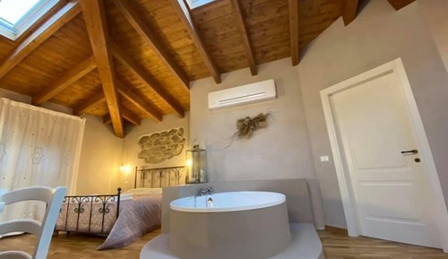 Deluxe Suite, Hill View