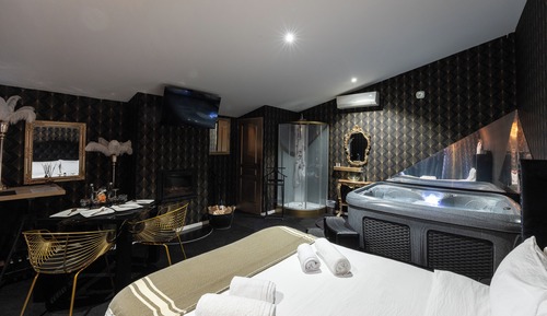 Comfort Suite, 1 Queen Bed, Non Smoking, Fireplace