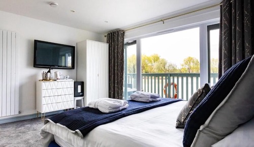 Superior Cabin, Lake View