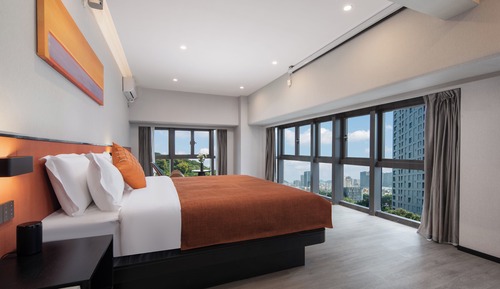 Studio Suite, City View