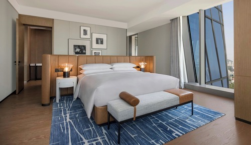Executive Suite, 1 King Bed, Non Smoking, Bay View