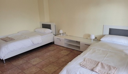 Basic Single Room, 1 Double Bed, Non Smoking, Microwave