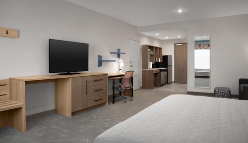 Suite, 1 King Bed, Accessible, Bathtub
