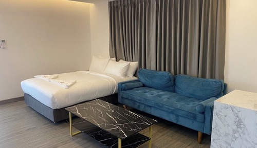 Queen Bed Room