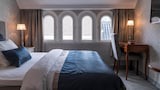 Basic Single Room, Balcony, Mountain View