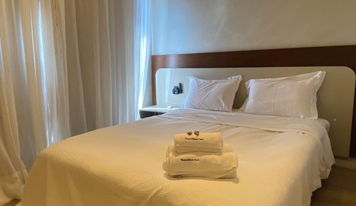 Deluxe Studio Suite, Balcony, Mountain View