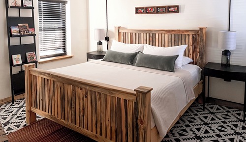 Deluxe Suite, 1 King Bed, Kitchen, Courtyard View