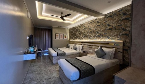 Signature Triple Room, City View