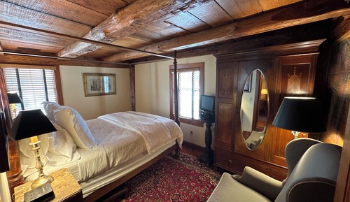 Deluxe Suite