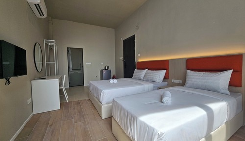 Comfort Triple Room, Balcony, Partial Ocean View