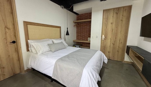 Comfort Room, City View