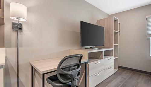 Standard Studio, 1 Queen Bed (Refrigerator & Microwave)
