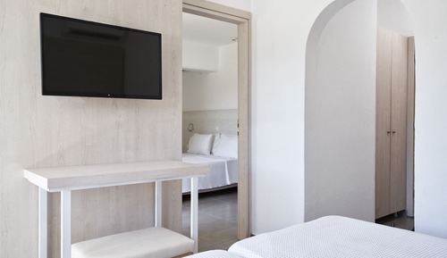 Annex Family Room Land View