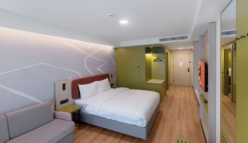 Deluxe King Room