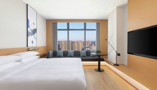 Superior Room, 1 King Bed, City View