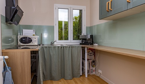 Suite, Shared Bathroom