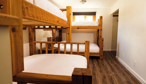Family Suite, Multiple Beds, Kitchen, Mountain View