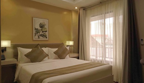 Deluxe Room, Pool View