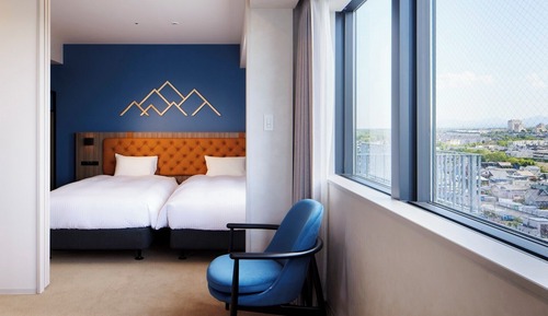 Starlight Floor Suite with ES CON FIELD View