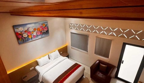 Grand Room, Balcony, Garden View