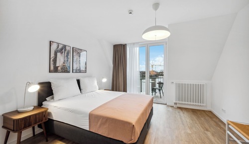 One-bedroom Comfort Suite with Balcony