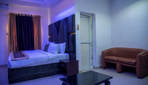 Deluxe Studio Suite