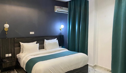 Standard Single Room, 1 Queen Bed, Non Smoking, Ground Floor