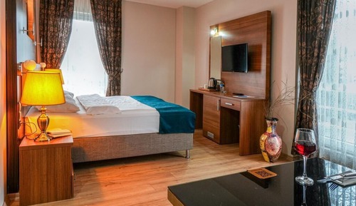 Deluxe Suite