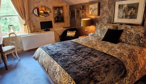 Deluxe Suite, Non Smoking, Mountain View