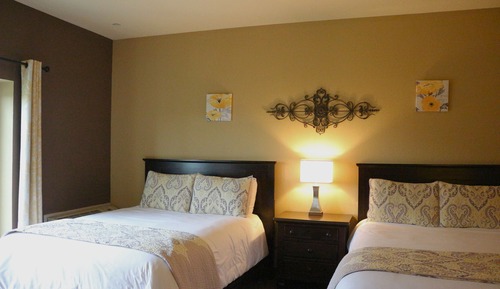 Single Room, 2 Queen Beds, Golf View