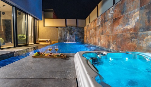 Luxury Suite, Pool View