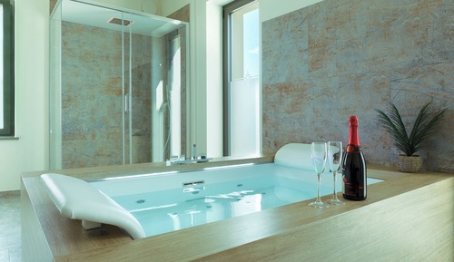 Luxury Studio Suite, Private Bathroom, Pool View