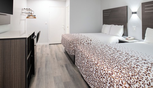 Deluxe Double Queen Room