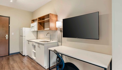 Standard Studio, 1 Queen Bed, Non Smoking, Refrigerator (Microwave)