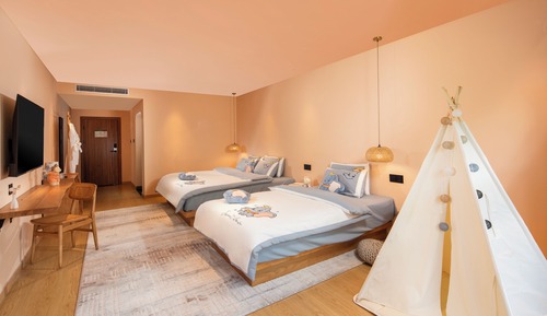 Family Triple Room, Balcony, Mountain View