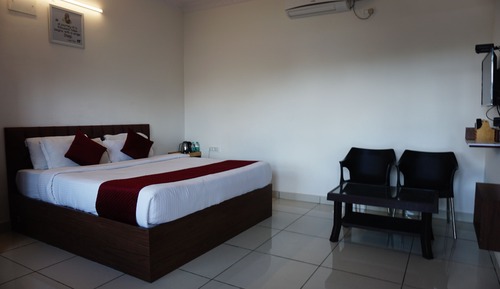 Deluxe Double Room, 1 King Bed, Garden View