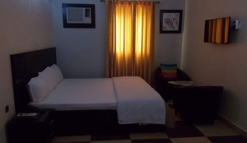 Comfort Room, City View