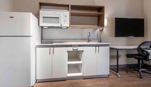 Standard Studio, 1 Queen Bed, Refrigerator & Microwave