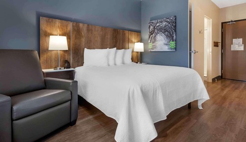 Standard Studio, 1 Queen Bed, Refrigerator & Microwave