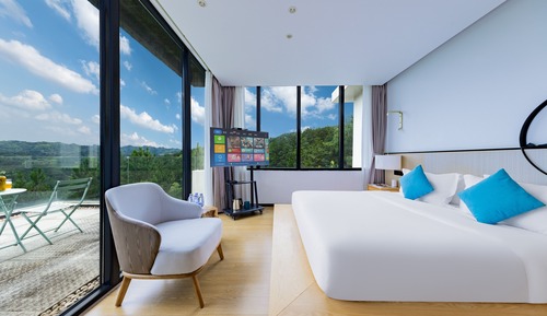 Exclusive Double Room, 1 Queen Bed, Private Bathroom, Mountain View