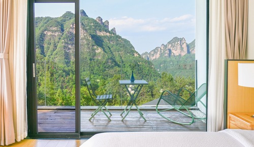 Luxury Double Room, 1 Queen Bed, Private Bathroom, Hill View